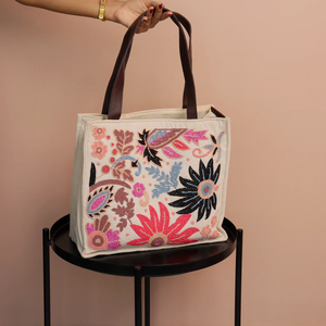 Sacs à main élégants pour femmes, ornés de perles et de motifs multicolores vives, conçus pour un port stylé par Whimsy Art Craft. - Product Image 2