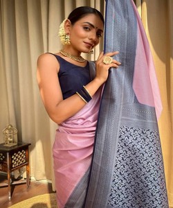 Sari de Seda Rosa con Borde Azul, Traje Tradicional Indio para Bodas, para Mujer, Corte Regular, Largo hasta el Suelo, Sin Arrugas - Product Image 5