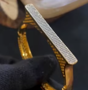 กำไลข้อมือเปิดได้ ดีไซน์สวยงาม คุณภาพเยี่ยม ชุบทอง ประดับเพชร CZ เหมาะสำหรับสวมใส่ในโอกาสทั้งแบบดั้งเดิมและทันสมัย สำหรับผู้หญิง - Product Image 2