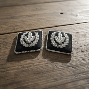 Paire d'insignes décoratifs entièrement personnalisés en fil métallique pour col de tunique et revers d'uniforme - Product Image 2