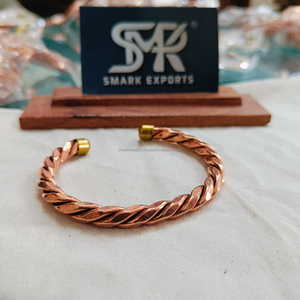 Brazalete de cobre trenzado hecho a mano, pulsera de brazalete Kada para hombres y mujeres con tapas de extremo de latón, joyería de cobre tradicional - Product Image 4