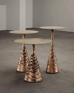 Mesa Auxiliar Metálica Jazzy que Agrega un Toque Distintivo a las Salas de Estar Mientras Sirve para Lámparas, Decoración y Objetos Esenciales - Product Image 3