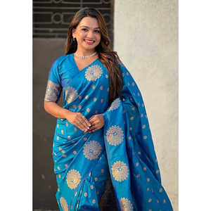 Sari Azul de Seda Suave con Doble Bordado Zari y Borde de Pavo Real, Elegantes Vestidos de Fiesta - Product Image 1