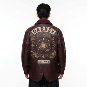 Veste en cuir bordeaux pour homme, manteau long de style universitaire rouge vin, broderie astronomique du zodiaque, poche à rabat, col rabattable, vêtement d'extérieur - Product Image 2