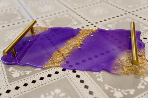 Personaliza tu Bandeja de Resina Hecha a Mano en tu Color Favorito, Tabla de Servir con Geoda de Amatista, Decoración Moderna para el Hogar, Perfecta para Bodas - Product Image 3