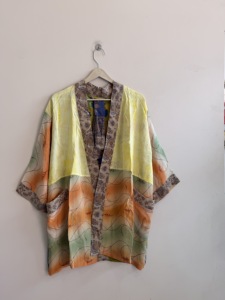 Lot assorti de kimonos vintage en soie de sari, doux, respirants, courts, pour se détendre - Product Image 2