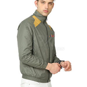 Veste coupe-vent légère pour l'hiver avec une coupe ajustée et un design résistant aux intempéries pour un usage quotidien en extérieur - Product Image 3