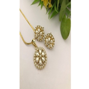 Ensemble collier et boucles d'oreilles en zircon et perle plaqué or de qualité supérieure pour femmes et filles, cadeau de mariage - Product Image 1
