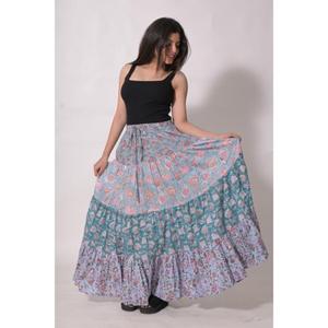 กระโปรงยาวลายบล็อกพิมพ์ผ้าฝ้ายสไตล์โบฮีเมียน ตกแต่งลายดอกไม้แบบแพทช์เวิร์ค กระโปรงแม็กซี่ทำมือจากอินเดีย เหมาะสำหรับฤดูร้อน เป็นมิตรกับสิ่งแวดล้อม ระบายอากาศได้ดี สวมใส่สบาย - Product Image 4