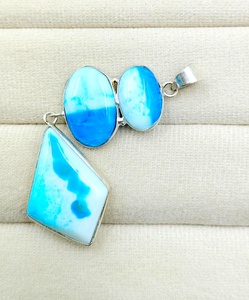 Pendentif Cabochon Ovale Fait Main en Opalite Bleue Naturelle Multi-Pierres, Sertissage en Argent Sterling 925 Plaqué Argent, Forme Diamant - Product Image 2