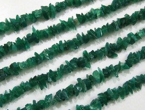 Perles de gravier en onyx vert naturel non taillées, en forme de pépites, brin de 35 pouces de long - Product Image 2