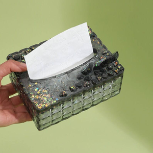 Caja de pañuelos y servilletero de resina con logotipo personalizado y diseño moderno para decoración de mesa - Color y forma personalizables y duraderos - Product Image 1