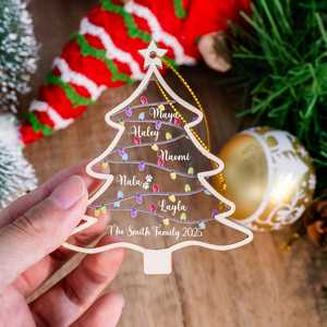 Ornement de Noël personnalisé en bois avec noms et lumières – Design 2025 – Objet décoratif souvenir familial - Product Image 1