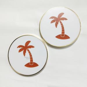 Juego de Posavasos Modernos de Resina con Diseño de Palmera Naranja y Borde Dorado Elegante para una Decoración del Hogar con Estilo - Product Image 1