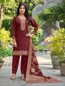 ชุดคุร์ตีผ้าไหมวิสโคสโรมันลายพิมพ์แอสตาร์ ดีไซน์ใหม่ - Product Image 2