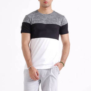 เสื้อยืดคอกลมแขนสั้นผู้ชาย ลายบล็อกสี ทรงปกติ ผ้าถัก - Product Image 1