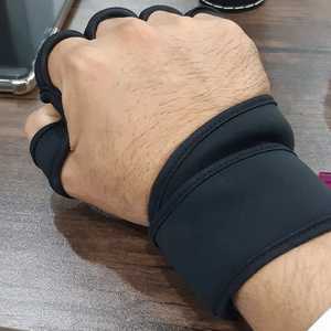 Attelles de poignet en néoprène avec protection de la paume et fermeture pour hommes – Respirantes, légères, épaisseur 4 mm, pour la musculation et la protection en salle de sport - Product Image 5