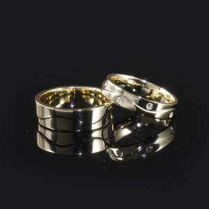 AMBER JEWELS Anillos de Boda Geométricos Modernos de Oro Sólido de 14K con Diamantes Cultivados en Laboratorio, Engaste Pavé, Anillos de Cóctel Clásicos Unisex - Product Image 1