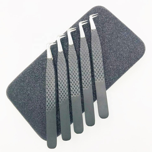 Pince à cils de précision à 90 degrés pour pose et retrait des cils, avec poignées ergonomiques antidérapantes et emballage personnalisé - Product Image 4