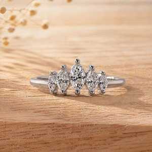 Bague de fiançailles en or massif 10K 14K 18K avec 5 diamants de laboratoire taille marquise 0,51 ct, couleur R, clarté VVS - Product Image 4