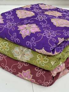 Tissu imprimé de qualité supérieure avec broderie, un textile moderne conçu pour les collections de mode et de vêtements élégants. Ce tissu est un article essentiel pour la mode. - Product Image 4