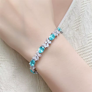 สร้อยข้อมือเงินสำหรับผู้หญิง ประดับเพชรทรงรีและบลูโทแพซ สไตล์คลาสสิก เครื่องประดับงานแต่งงาน รับรองโดย IGI - Product Image 5