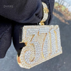 Colgante Personalizado de Lujo con Nombre y Número en Letras con Incrustaciones de Moissanita, Estilo Hip Hop, Plata de Ley 925, Chapado en Oro de 18K - Product Image 2