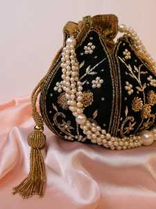 Sac Potli brodé à la main en soie noire avec perles et pompons dorés, travail de broderie pour les mariages et les occasions festives - Product Image 6