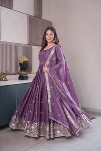 Robe Anarkali en soie diamantée de créateur, longueur au sol 56 pouces, avec broderie de sequins, entièrement cousue, tenue de soirée, vente en gros - Product Image 3