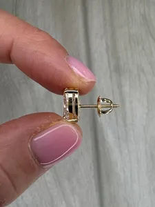 Pendientes Solitarios de Diamante Cultivado en Laboratorio con Corte de Pera y Esmeralda de 5 Quilates, Oro Amarillo de 14k - Product Image 5
