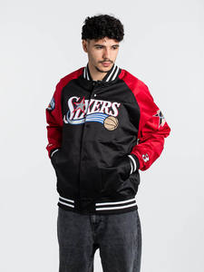 Chaqueta Bomber Negra para Hombre con Parches de Letras 'COOL', Logotipo Personalizado, Chaqueta Varsity Formal de Estilo Urbano con Botones - Product Image 3