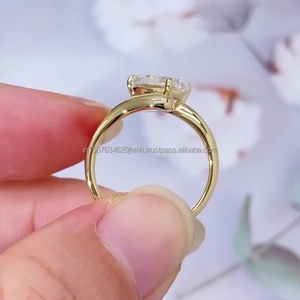 Anillo de Oro Amarillo con Diamante de Corte Ovalado para Mujer, Elegante Anillo de Compromiso de Lujo para Boda y Aniversario, Regalo Fino y Atemporal - Product Image 3