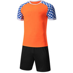 Nuevo uniforme de fútbol transpirable y ligero de manga corta para verano, 100% poliéster, para uso en equipo. - Product Image 3