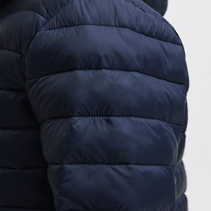 Blouson matelassé personnalisé avec logo, haute qualité, pour homme, collection hiver 2026, style bomber, pour activités extérieures, vente en gros, gilet matelassé. - Product Image 4