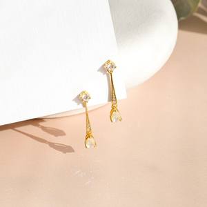 Pendientes Elegantes de Plata con Circonita, Pendientes Colgantes Vintage de Plata de Ley 925, Pendientes de Circonita con Baño de Oro de 14K, Joyería Nupcial - Product Image 1