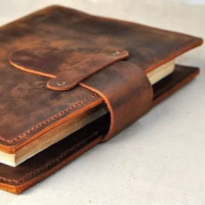 Journal en cuir vintage de qualité supérieure pour les réflexions quotidiennes - Product Image 1