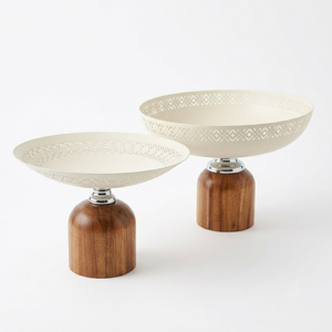 Elegante Juego de Tazones para Chocolate de Metal con Corte Láser Color Crema, con Bases Cilíndricas de Madera, Centro de Mesa Moderno y Chic - Product Image 1