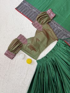 Conjunto de Lehenga Choli de Seda Tejida Premium Verde con Borde de Zari Plateado, Largo hasta el Suelo, Traje Tradicional Indio para Bodas - Product Image 5