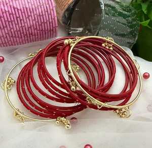 Bracelets Kasmiri Churiyan pour femmes, design géométrique tendance, couleurs et tailles personnalisables, dernière collection, faits à la main, perles et velours - Product Image 2