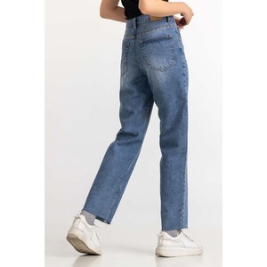 Jean femme taille haute, coupe capri, ourlet effiloché, en denim, mode été - Product Image 4