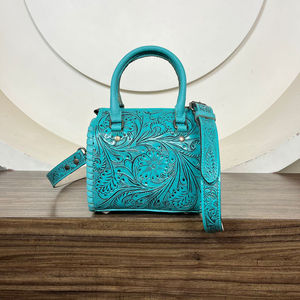 Bolso Pequeño de Cuero Genuino Hecho a Mano y Personalizado para Mujer, Diseño 2026, Premium OEM ODM, Bolso Bandolera Weekender con Conchos - Product Image 6