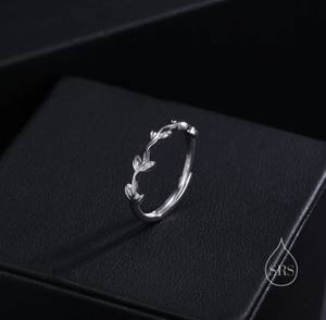 Anillo Minimalista de Rama de Olivo en Plata de Ley, Anillo Ajustable con Hoja de Olivo, Anillo Botánico - Product Image 1
