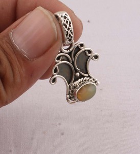 Wholesale Vintage Natural <b>Opal</b> Bezel Setting Pendant 925 Sterling Silver Plated Dotted Handmade Gemstone Pendant - Product Image 2