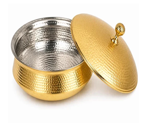 Utensilio de cocina de latón de estilo vintage, diseñado a mano con distintivas asas laterales en forma de bucle y superficies lisas. Disponible a precio de mayorista. - Product Image 3