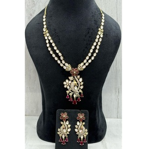 Magnifique ensemble collier et boucles d'oreilles en laiton plaqué or avec moissanite, design classique, pour la collection de vêtements de mariage pour femmes - Product Image 2