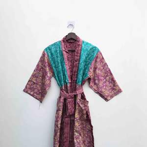 Kimono de Seda con Parches de Diseño para Mujer, Lujosa Túnica Larga Estilo Boho para Dormir, Elegante Ropa de Estar por Casa - Product Image 1