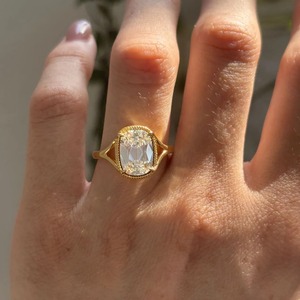 แหวนหมั้นเพชรทรงคุชชั่นยาว 14K 18K ทองคำเหลือง 3CT แบบวินเทจ ดีไซน์แยกแหวน สำหรับผู้หญิง สั่งทำได้ - Product Image 6