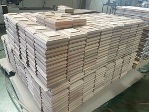 Tapa de poste de escalera de madera maciza tradicional con diseño de parte superior cuadrada, duradera, ecológica y de fácil instalación - Product Image 4