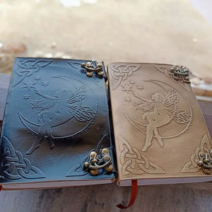 Cuaderno de cuero genuino clásico y elegante al por mayor, diario A4 de cuero Moon Fairy para hombre, mujer, unisex. - Product Image 1