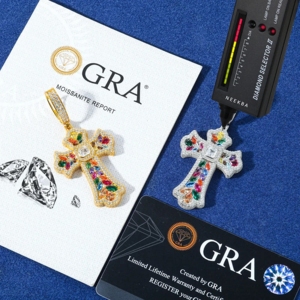 Pendentif Croix Multicolore Arc-en-ciel Sertie de Moissanite en Argent 925 – Bijou Tendance à Forte Brillance - Product Image 6